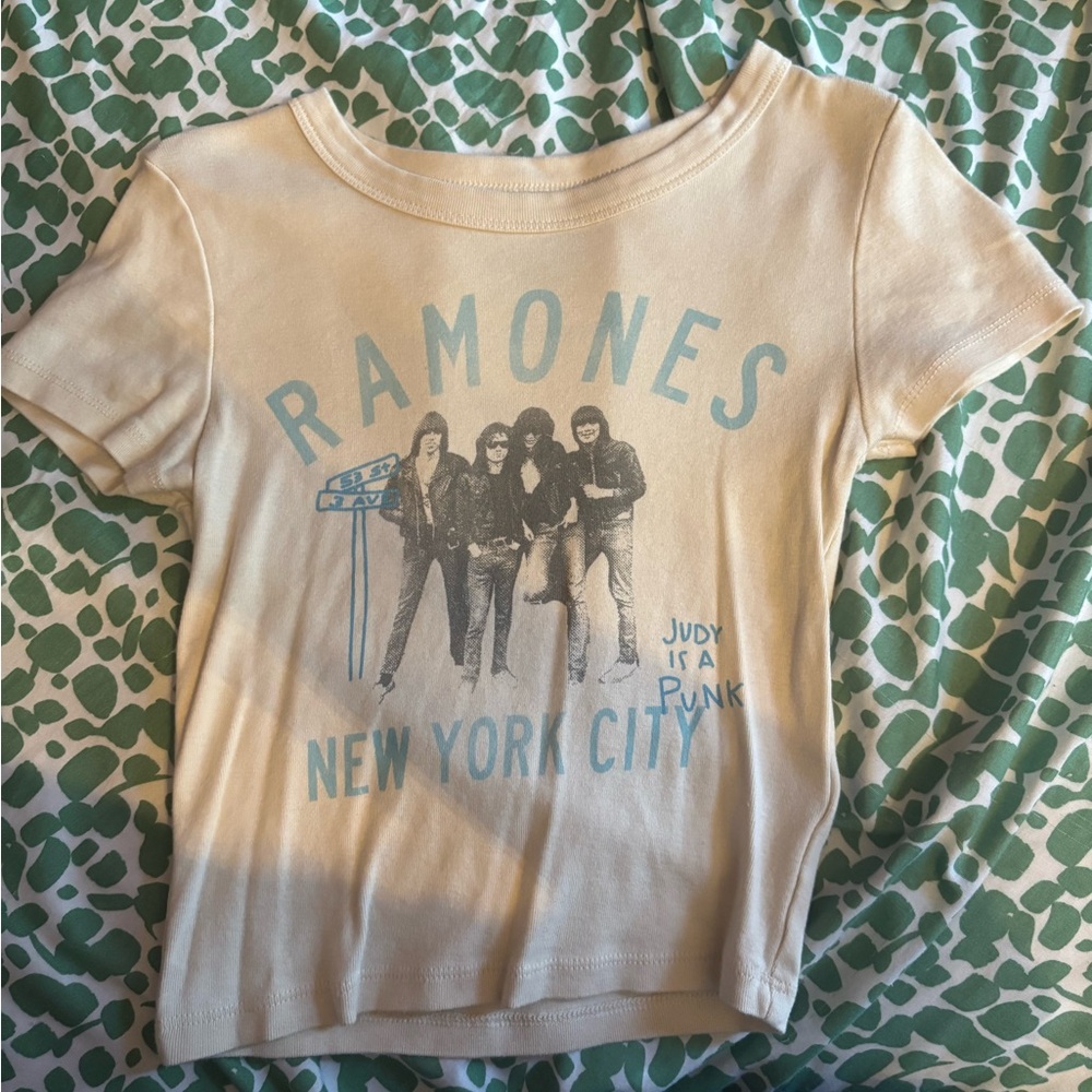 American Eagle Outfitters Ramones Women’s T-Shirt - Cream and Blue